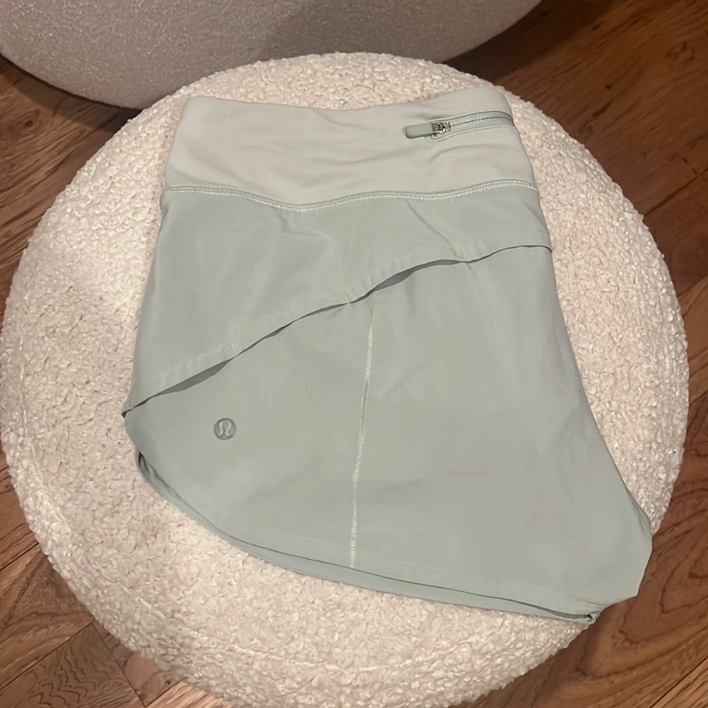 Lulu lemon shorts! 🍋